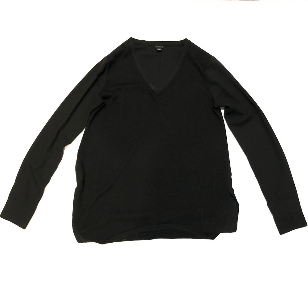 ANN TAYLOR BLACK LONG SLEEVE V NECK